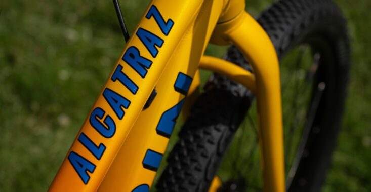 Bicicleta Dirt Alcatraz Aro 24